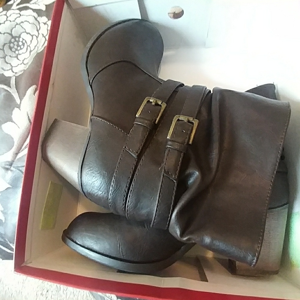 Shoes - Picture 2 of 3